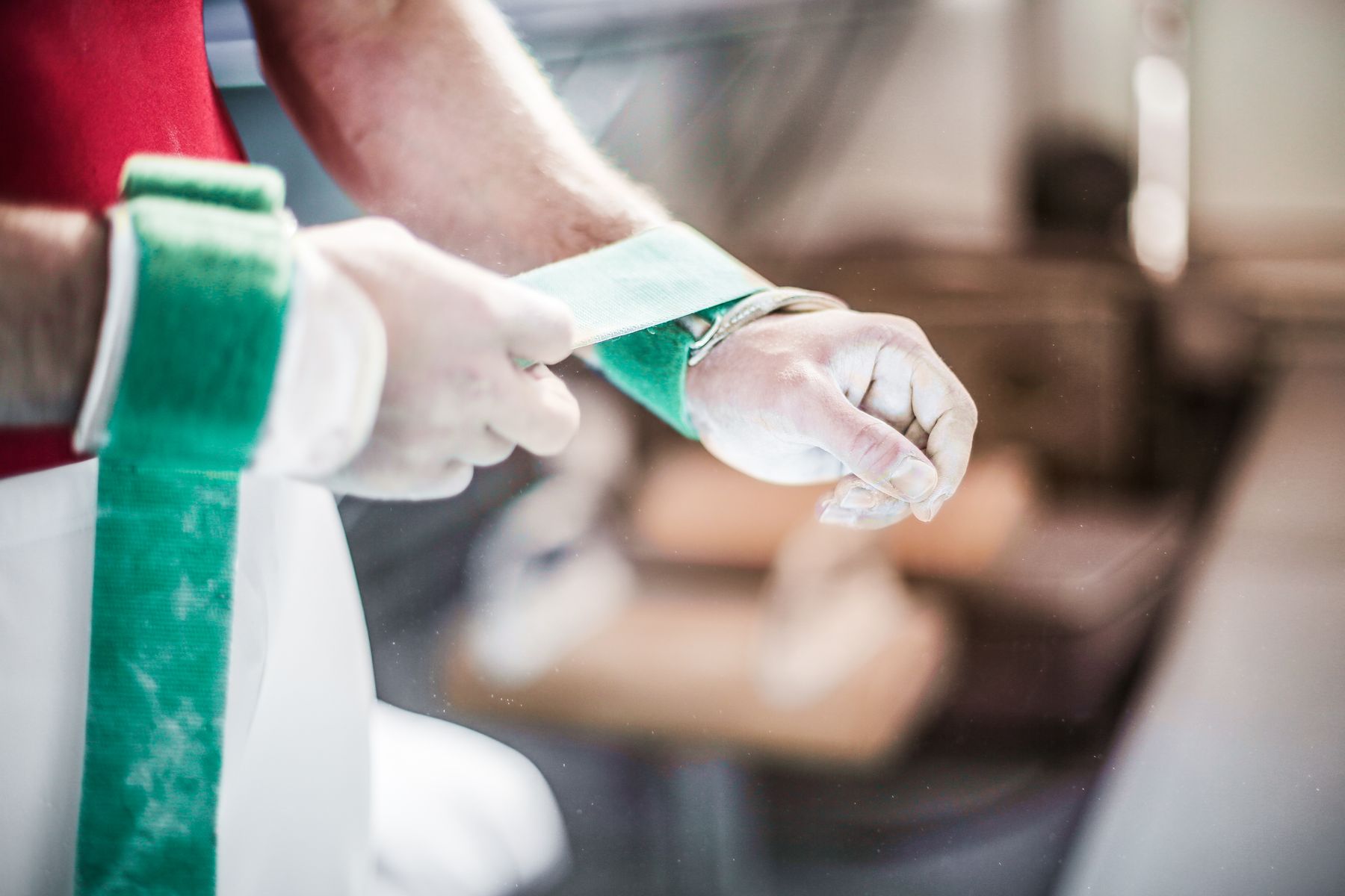 Why You Should Start Using Wrist Wraps in the Gym
